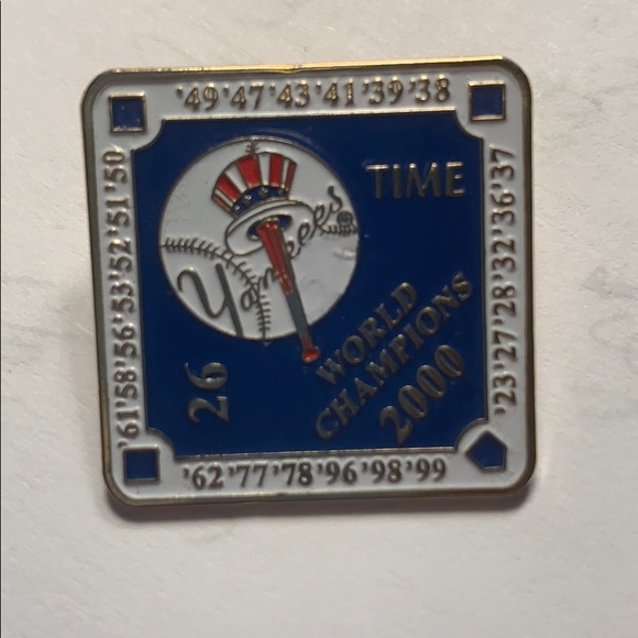 NY Yankees Other - NY Yankees World Champions Pin  ▪️Reduced Firm $▪️